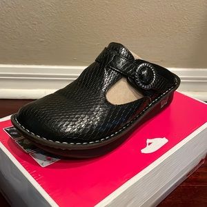 Womens Algeria clogs size 7/7.5 (US) 37 UK.